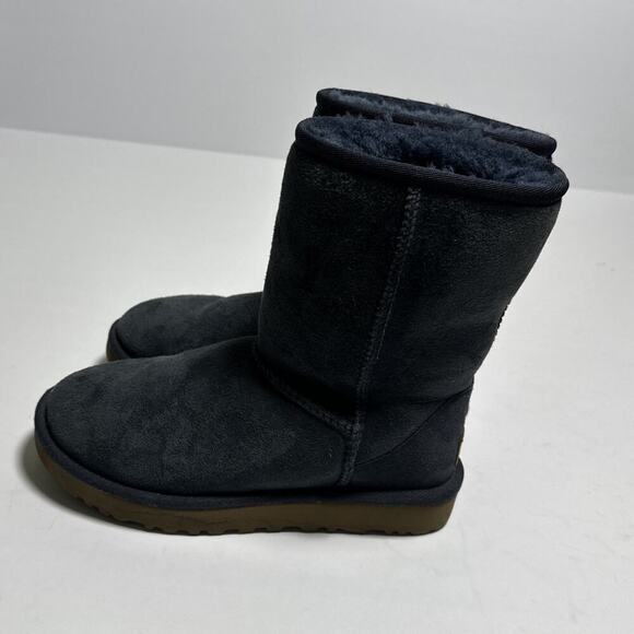Ugg Women CLASSIC SHORT II BOOT S/N 1016223 Sheepskin, Wool Size 6 - Picture 9 of 13